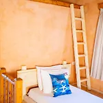 Chaihoutes Stone House And Into Olive Farm In Zia مزرعة للإقامة