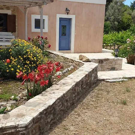 Séjour à la ferme Chaihoutes Stone House And Into Olive Farm In Zia *