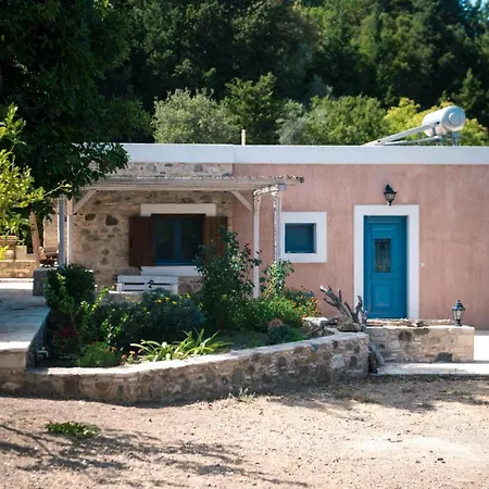 Séjour à la ferme Chaihoutes Stone House And Into Olive Farm In Zia *