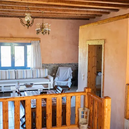 Séjour à la ferme Chaihoutes Stone House And Into Olive Farm In Zia *