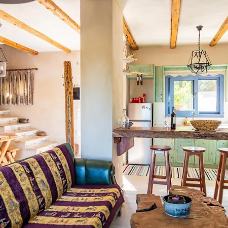 Chaihoutes Stone House And Into Olive Farm In Zia مزرعة للإقامة