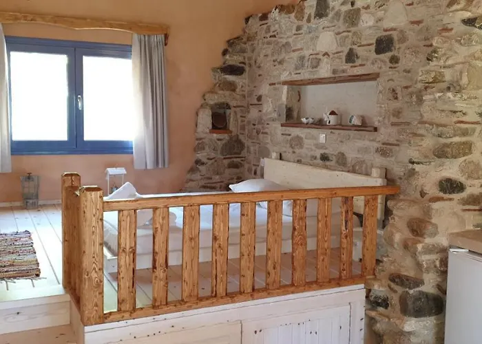 Chaihoutes Stone House And Into Olive Farm In Zia مزرعة للإقامة *