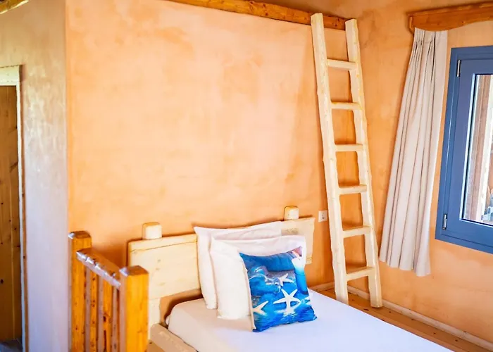 Chaihoutes Stone House And Into Olive Farm In Zia مزرعة للإقامة