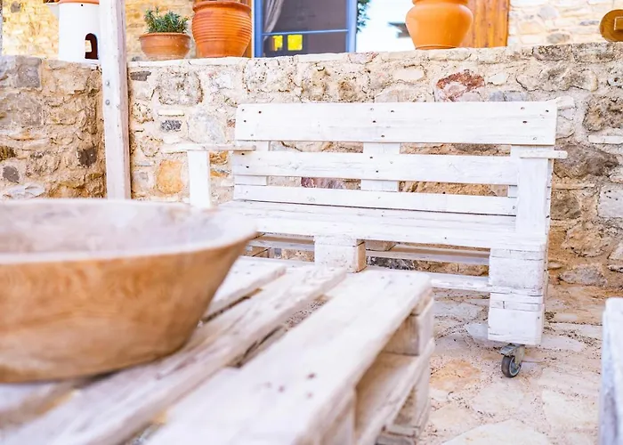Chaihoutes Stone House And Into Olive Farm In Zia 팜스테이