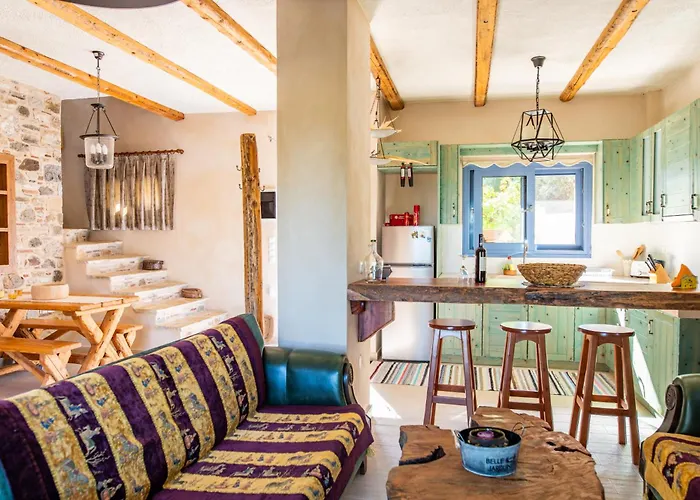 Chaihoutes Stone House And Into Olive Farm In Zia مزرعة للإقامة