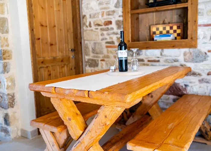 Chaihoutes Stone House And Into Olive Farm In Zia مزرعة للإقامة *