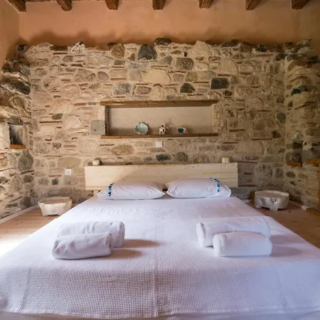 Alojamento de Turismo Rural Chaihoutes Stone House And Into Olive Farm In Zia Agios Dimitrios (Kos)