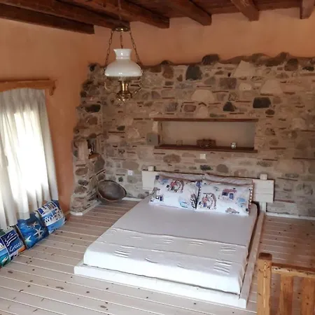 Chaihoutes Stone House And Into Olive Farm In Zia Alojamento de Turismo Rural Agios Dimitrios (Kos)